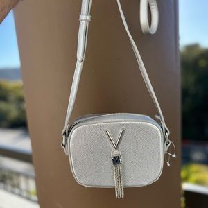MARIO VALENTINO SILVER CASUAL CROSSBODY SHOULDER BAG